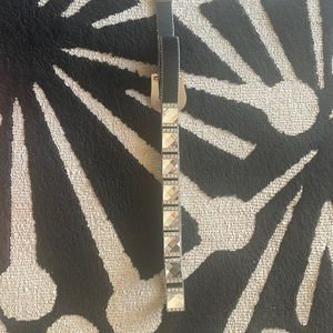 Buckle belt lightly used. Great condition